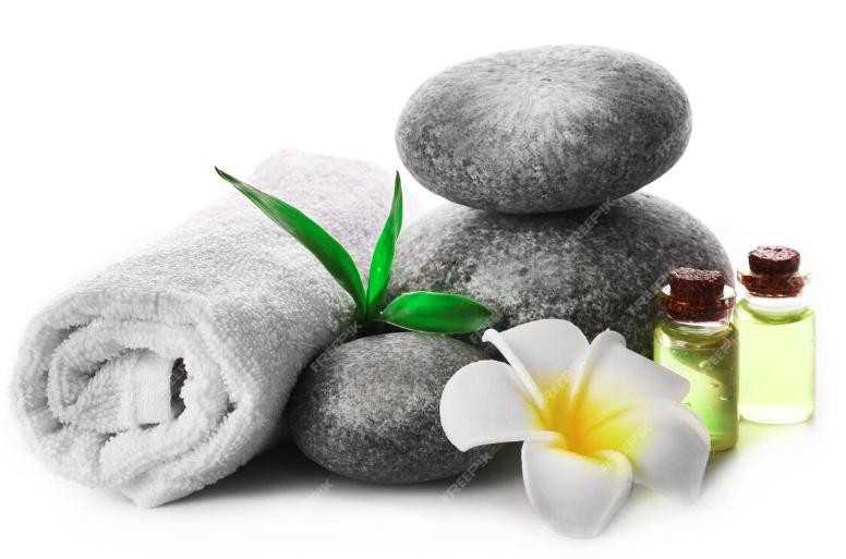 Serviette, fleur et huiles de massage