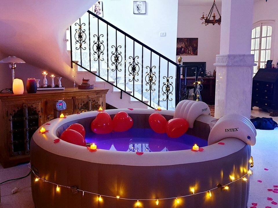 Jacuzzi livré à l'intérieur, spa